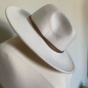 Anthropology Elegant White Fedora Hat with Tan Band NWT OS